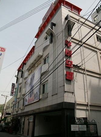 Movie Motel Jinju Exterior photo