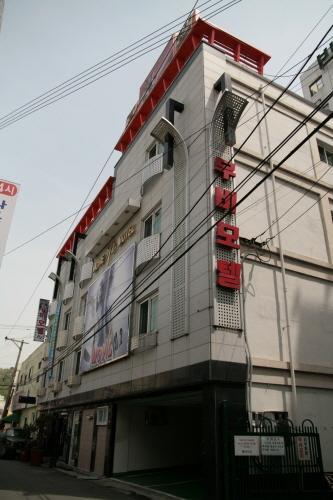 Movie Motel Jinju Exterior photo